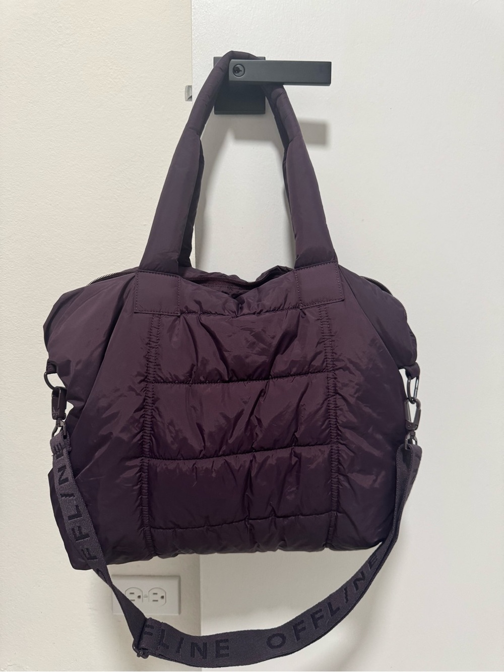 Aerie Puffer Tote Bag in Deep Plum - Women